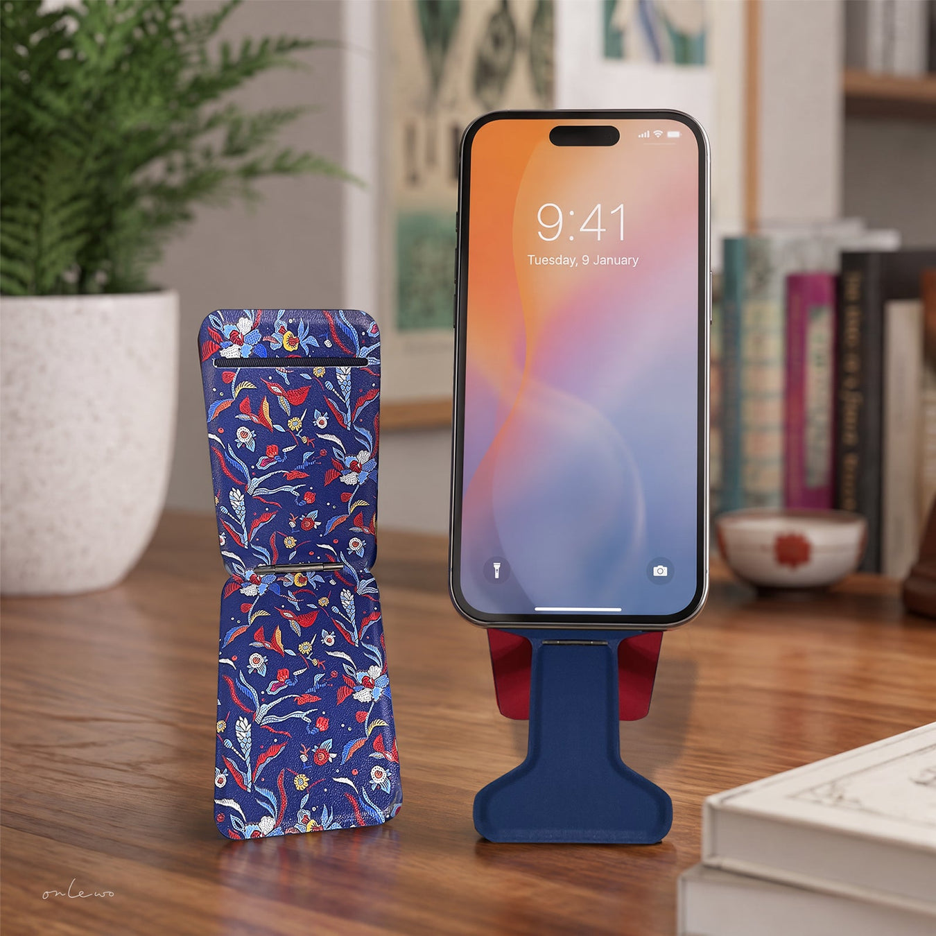 LEATHER PHONE STAND